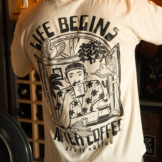 Camiseta Life Begins - Art In Coffee