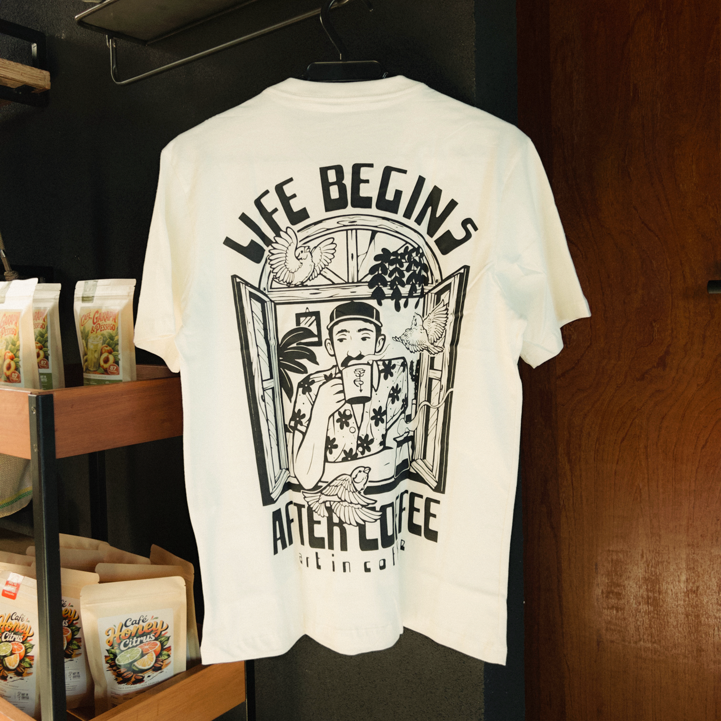 Camiseta Life Begins - Art In Coffee