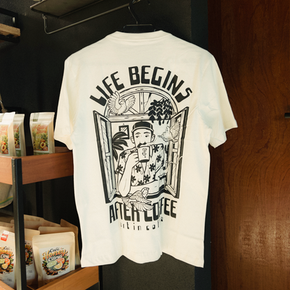 Camiseta Life Begins - Art In Coffee